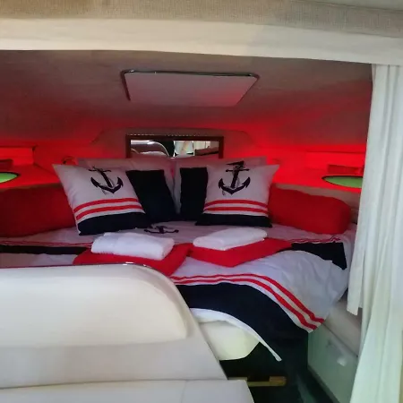 Sleepboat Barco Botel